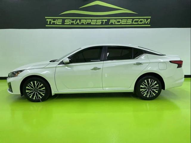 Photo of 2023 White Nissan Altima
