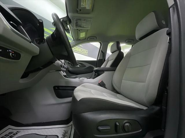 Photo of 2023 White GMC Terrain