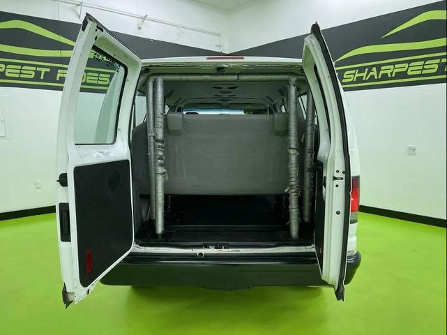 Photo of 2012 White Ford E350 Super Duty
