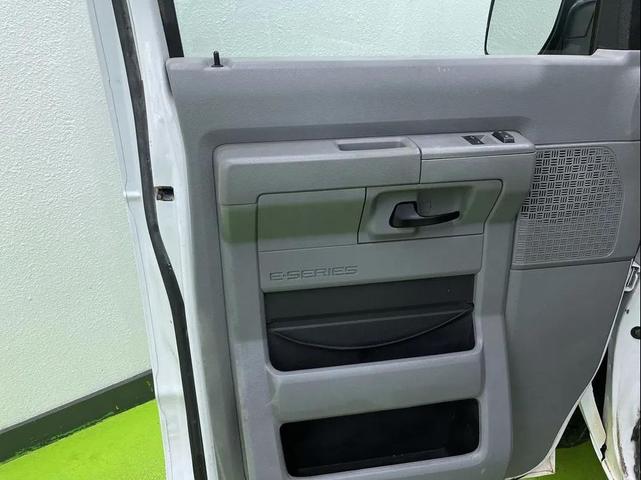 Photo of 2012 White Ford E350 Super Duty