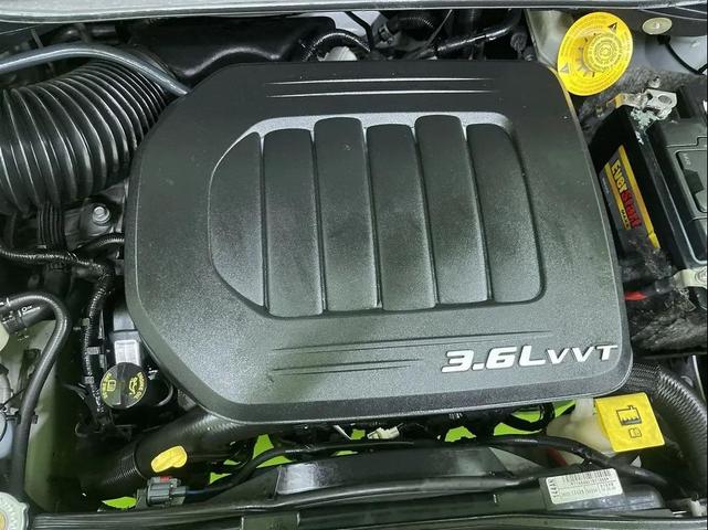 Photo of 2017 White Dodge Grand Caravan
