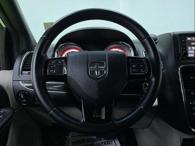 Photo of 2017 White Dodge Grand Caravan