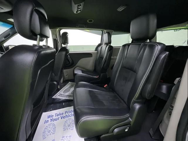 Photo of 2017 White Dodge Grand Caravan
