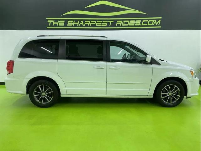 Photo of 2017 White Dodge Grand Caravan