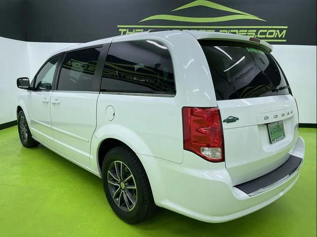 Photo of 2017 White Dodge Grand Caravan