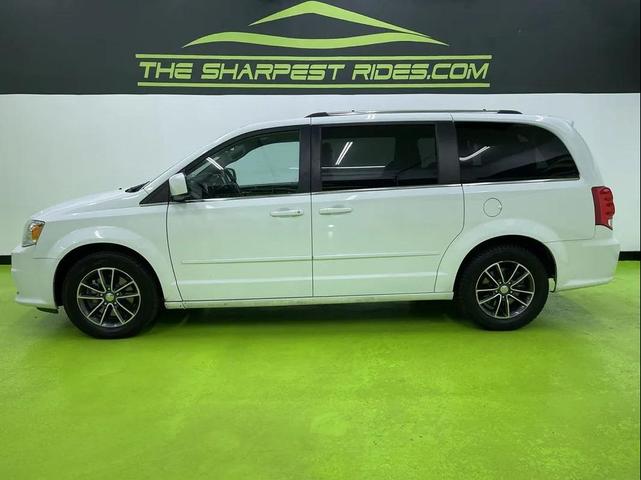 Photo of 2017 White Dodge Grand Caravan