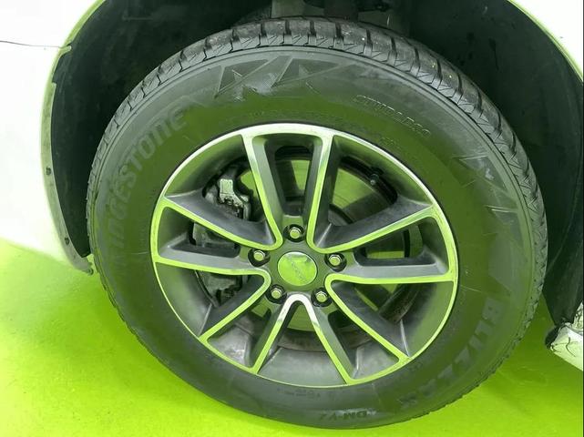 Photo of 2017 White Dodge Grand Caravan