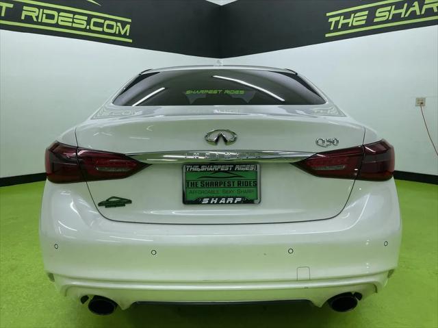 Photo of 2018 White INFINITI Q50