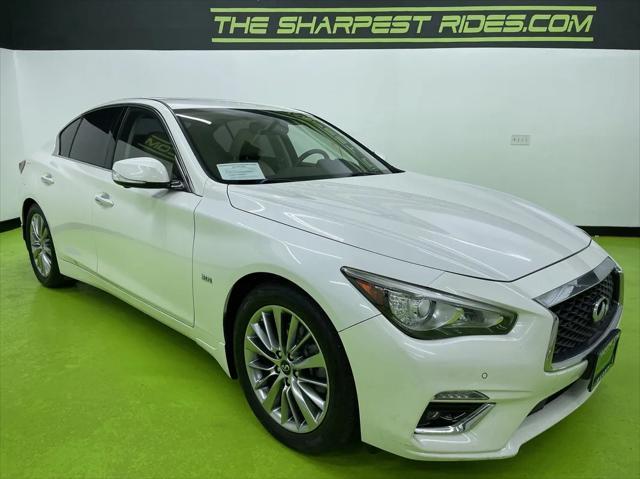 Photo of 2018 White INFINITI Q50