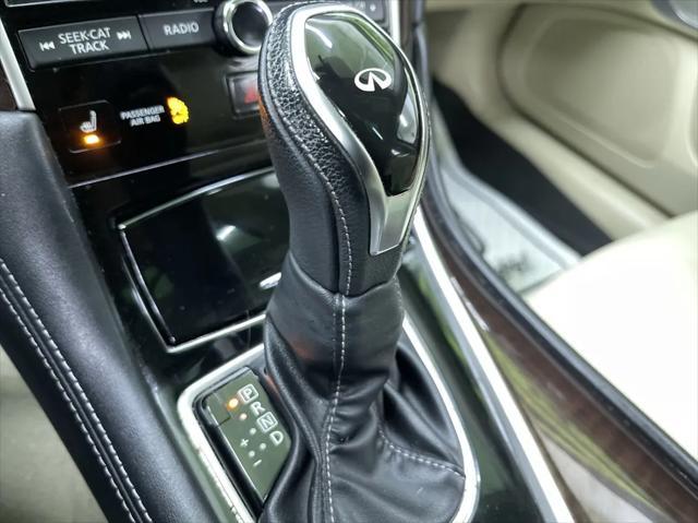 Photo of 2018 White INFINITI Q50
