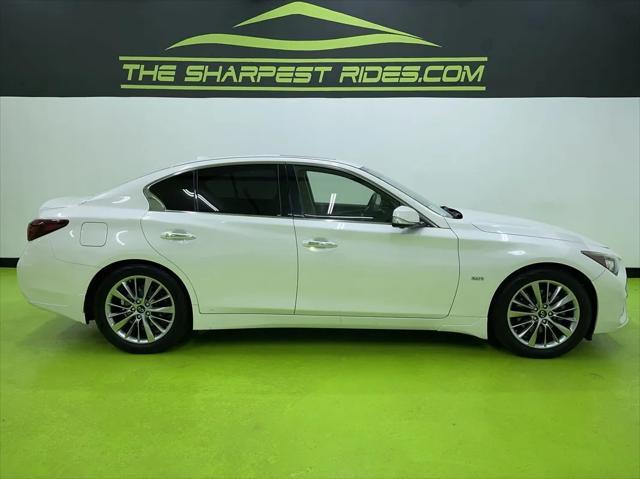 Photo of 2018 White INFINITI Q50