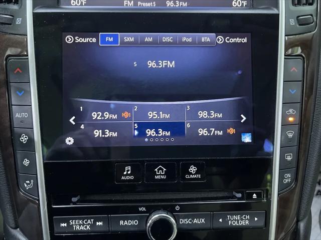 Photo of 2018 White INFINITI Q50