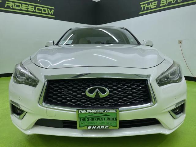 Photo of 2018 White INFINITI Q50