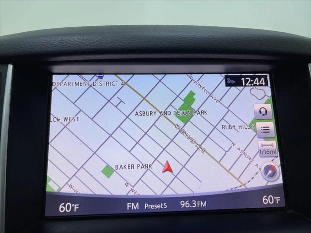 Photo of 2018 White INFINITI Q50