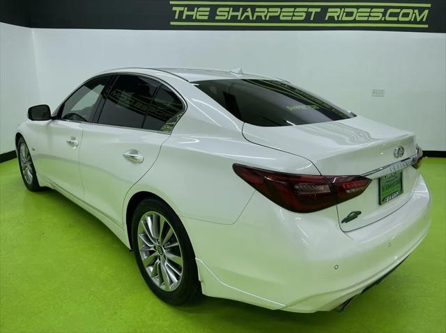Photo of 2018 White INFINITI Q50