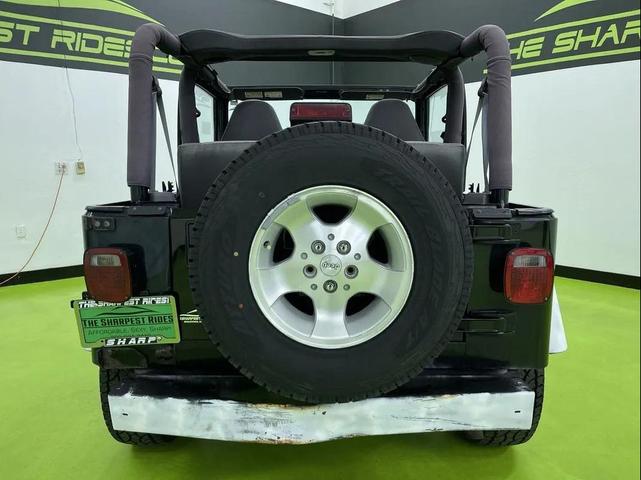 Photo of 2000 Black Jeep Wrangler