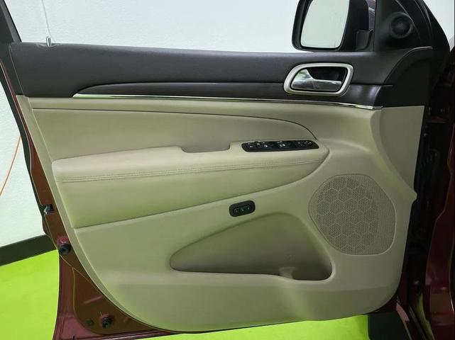 Photo of 2014 Red Jeep Grand Cherokee