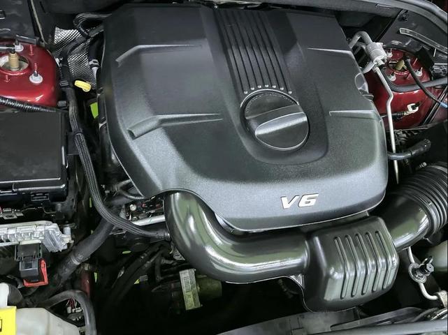 Photo of 2014 Red Jeep Grand Cherokee