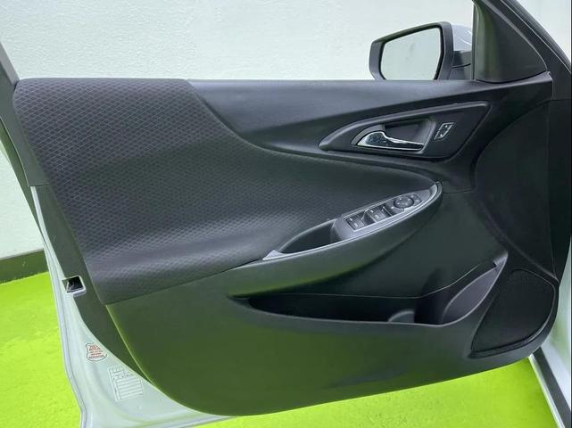 Photo of 2024 White Chevrolet Malibu