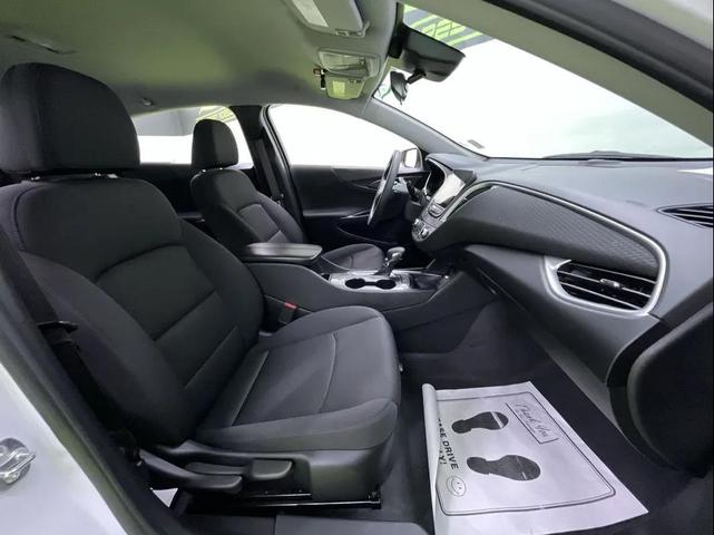 Photo of 2024 White Chevrolet Malibu
