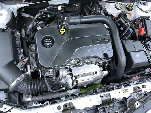 Photo of 2024 White Chevrolet Malibu