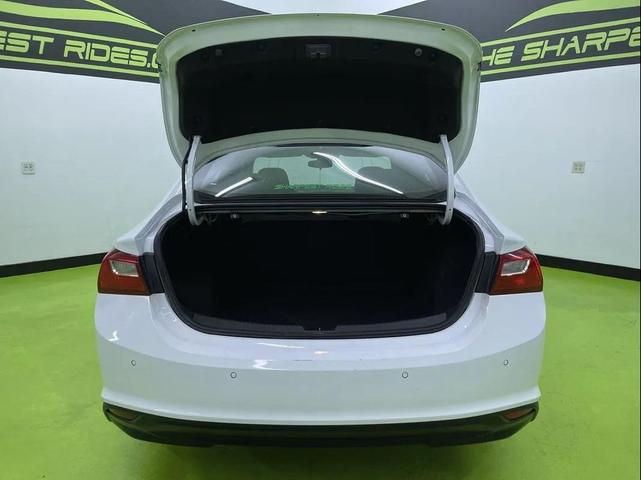 Photo of 2024 White Chevrolet Malibu