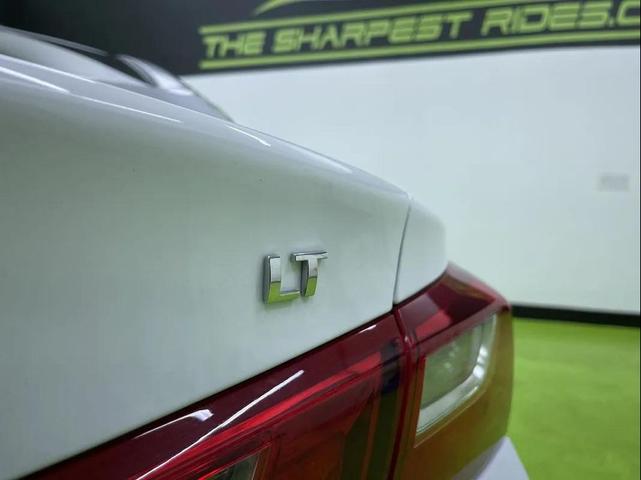 Photo of 2024 White Chevrolet Malibu