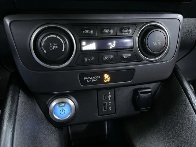 Photo of 2020 White Nissan Leaf