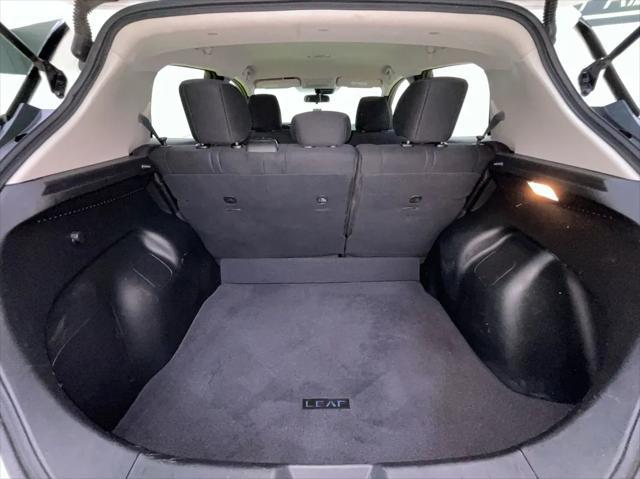 Photo of 2020 White Nissan Leaf