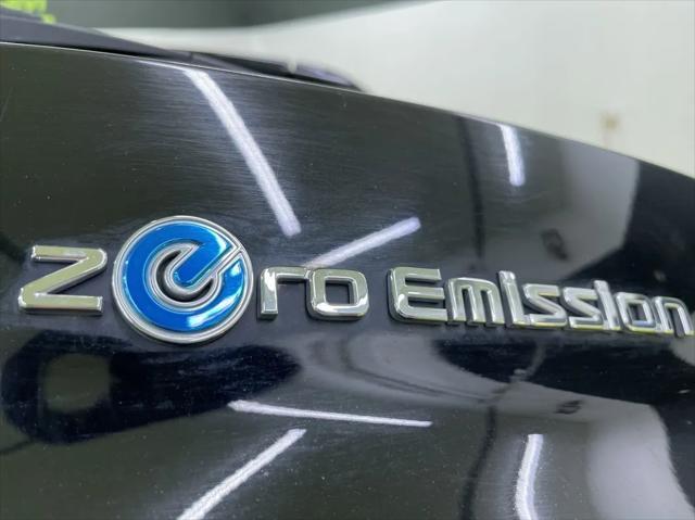 Photo of 2020 White Nissan Leaf