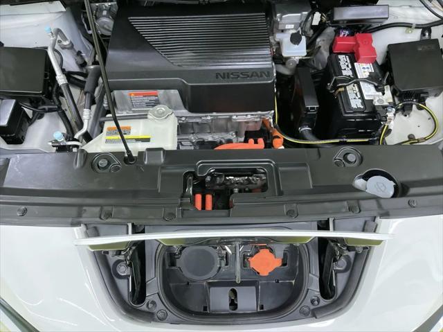 Photo of 2020 White Nissan Leaf