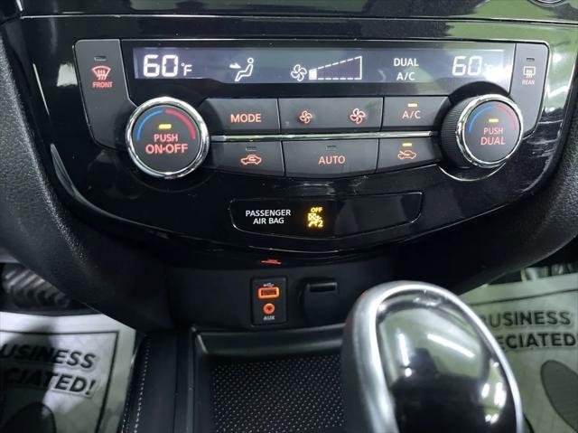 Photo of 2017 Blue Nissan Rogue