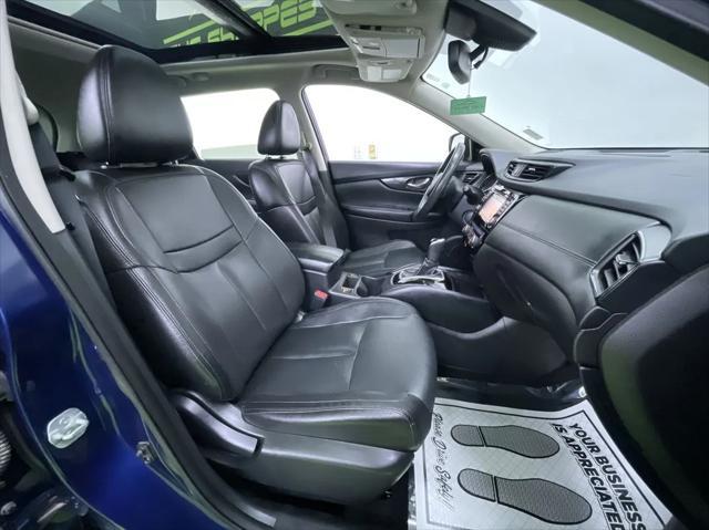 Photo of 2017 Blue Nissan Rogue