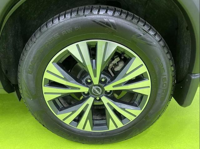 Photo of 2022 Blue Nissan Rogue