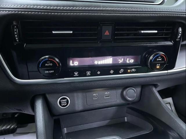 Photo of 2022 Blue Nissan Rogue