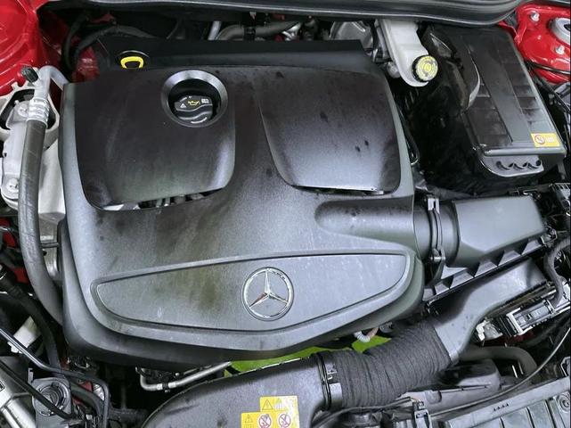 Photo of 2015 Red Mercedes-Benz GLA-Class