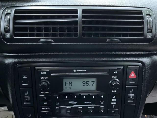 Photo of 2004 Black Volkswagen Passat