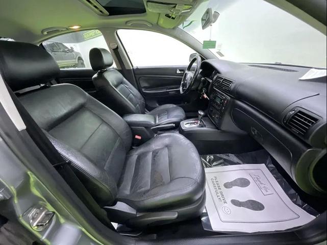 Photo of 2004 Black Volkswagen Passat