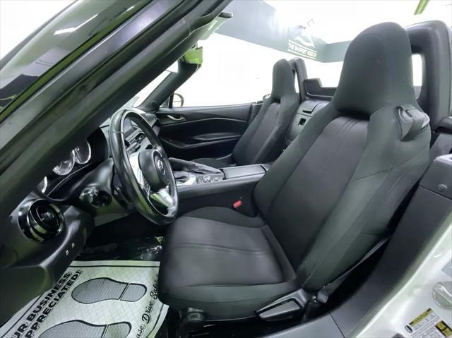 Photo of 2020 White Mazda MX-5 Miata
