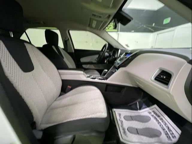 Photo of 2012 White Chevrolet Equinox