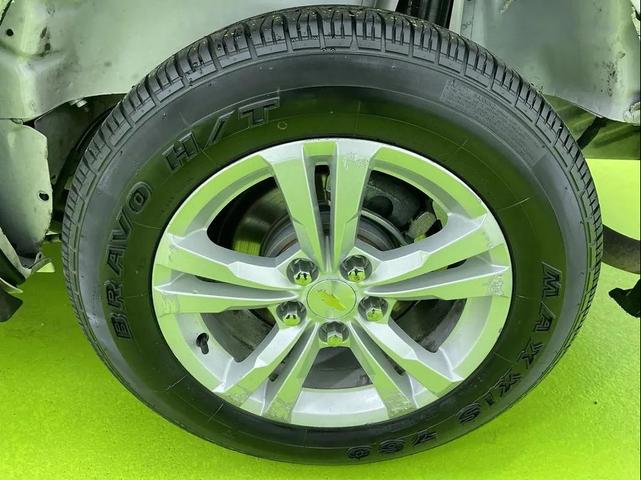 Photo of 2012 White Chevrolet Equinox