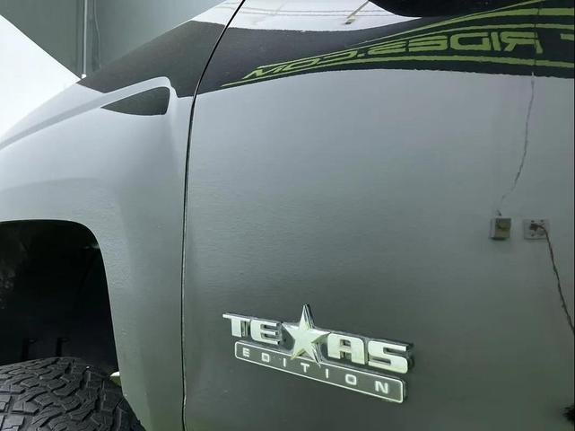 Photo of 2016 Black Chevrolet Silverado 1500