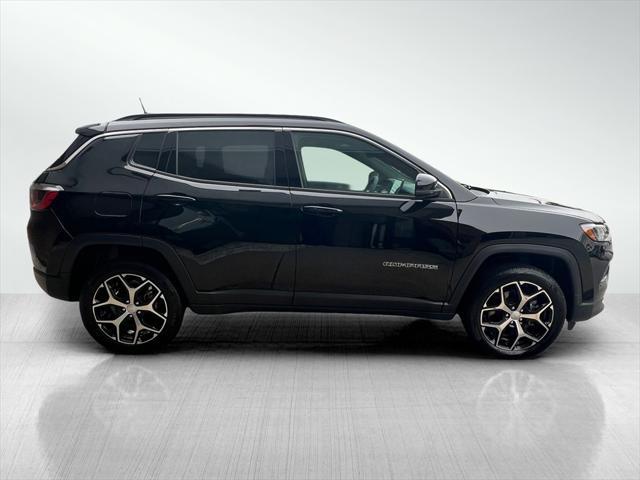 Photo of 2024 Diamond Black Crystal Pearlcoat Jeep Compass