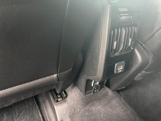 Photo of 2024 Diamond Black Crystal Pearlcoat Jeep Compass