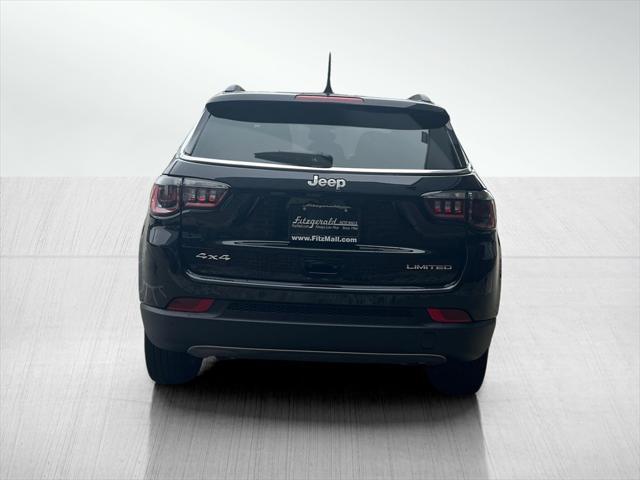 Photo of 2024 Diamond Black Crystal Pearlcoat Jeep Compass