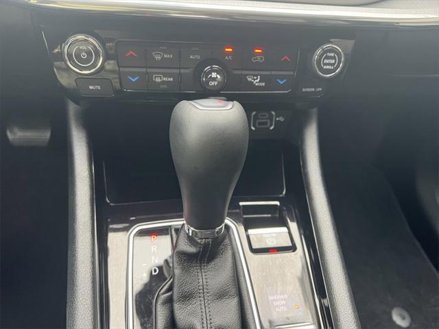 Photo of 2024 Diamond Black Crystal Pearlcoat Jeep Compass