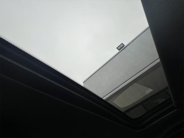 Photo of 2024 Diamond Black Crystal Pearlcoat Jeep Compass
