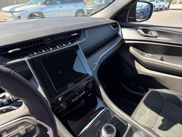 Photo of 2025 Baltic Gray Jeep Grand Cherokee