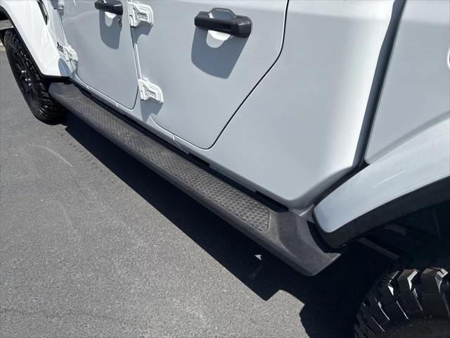 Photo of 2025 Bright White Jeep Gladiator