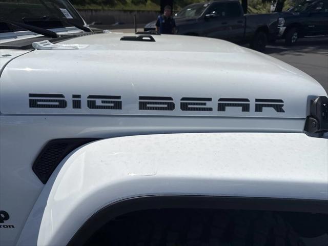 Photo of 2025 Bright White Jeep Gladiator
